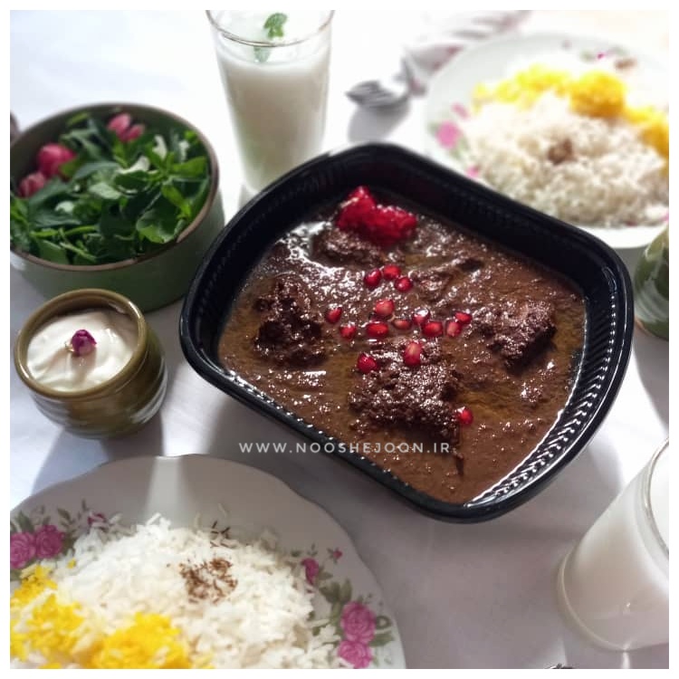 خورش فسنجان با مرغ چهار نفره